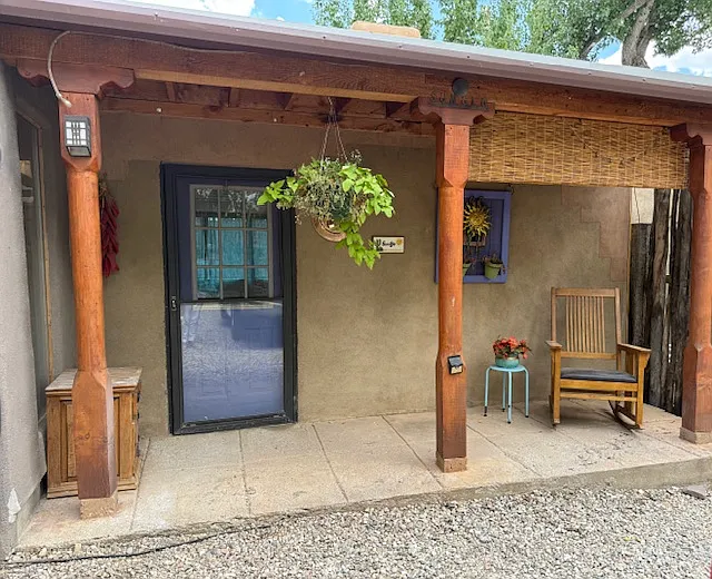 104 Avenida De Velasquez — Photo 1