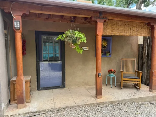 104 Avenida De Velasquez, Taos, NM 87571