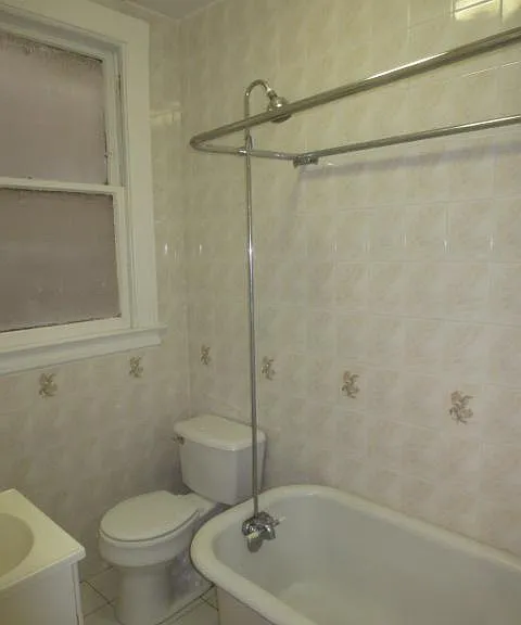 1067 Valencia St #4 — Photo 8
