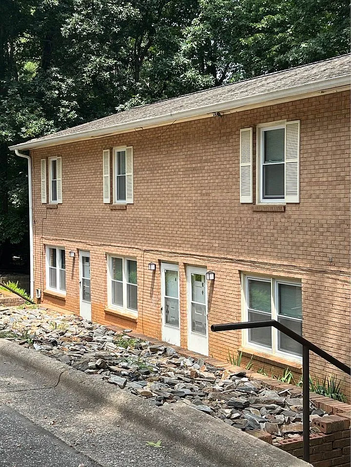 2 bed, 1.5 bath, $1,050 — Photo 1