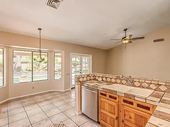 1211 E Drake Dr — Photo 19