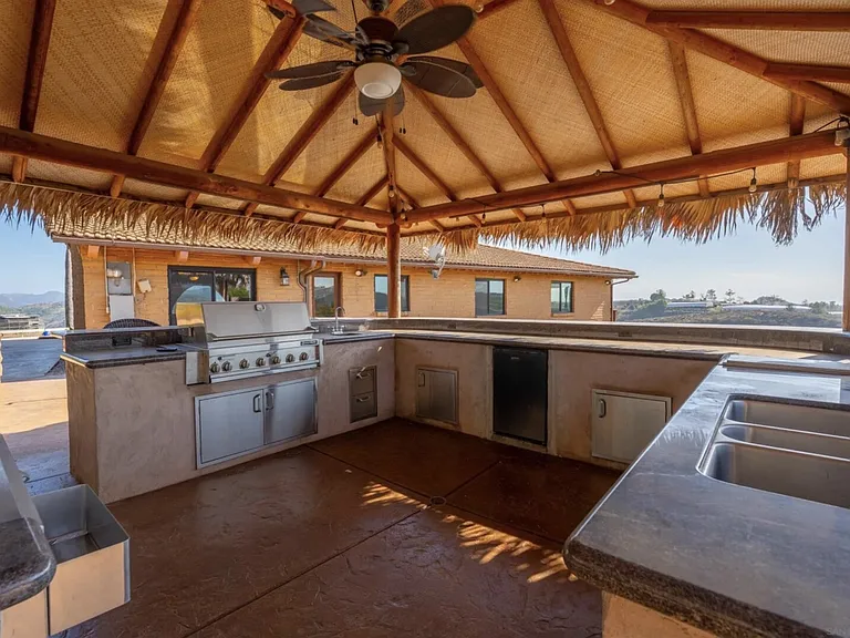 Palos Verdes Dr — Photo 29