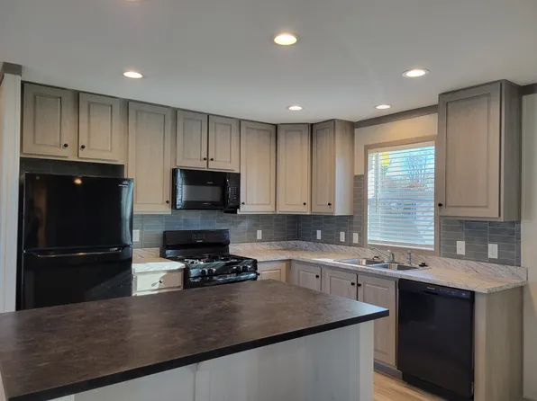 9057 Windward Dr #139, Algonac, MI 48001
