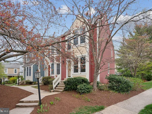 1670 Oaktree Ct, Reston, VA 20194