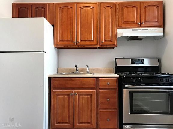 3rd image of 21-81 38th St #3-32