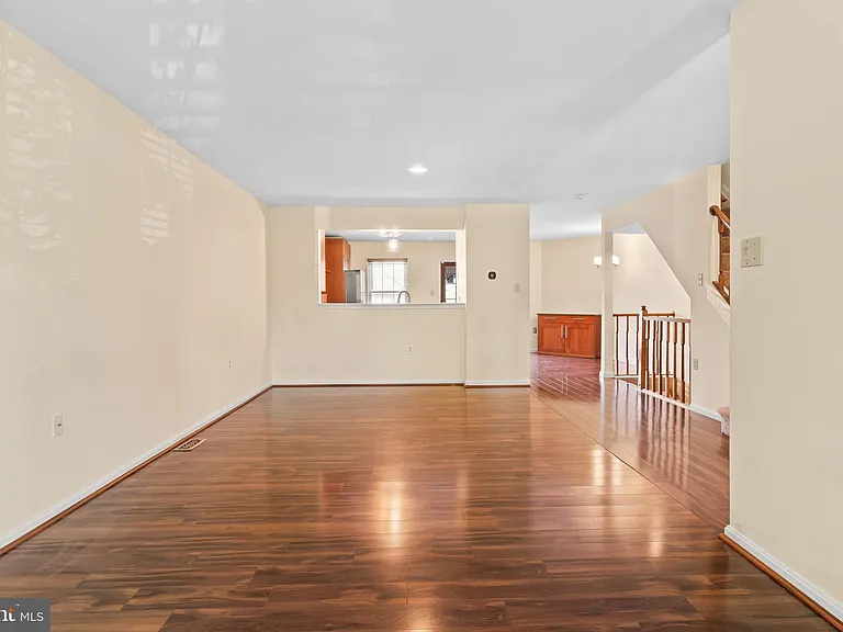 26 Wessex Ct — Photo 3