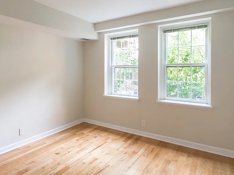 3303 S Wakefield St — Photo 4