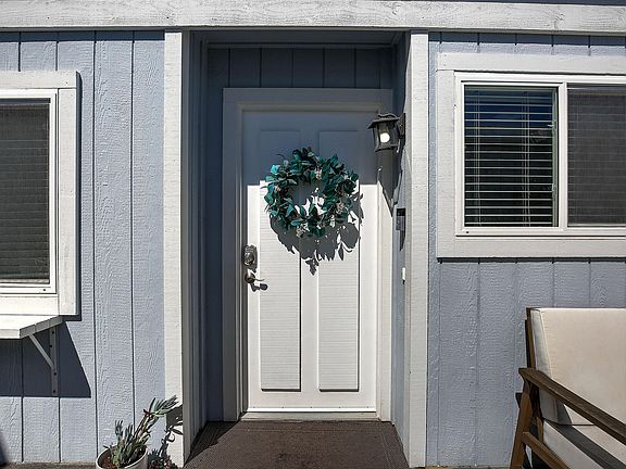 5th image of 401 Cannon Green Dr APT D