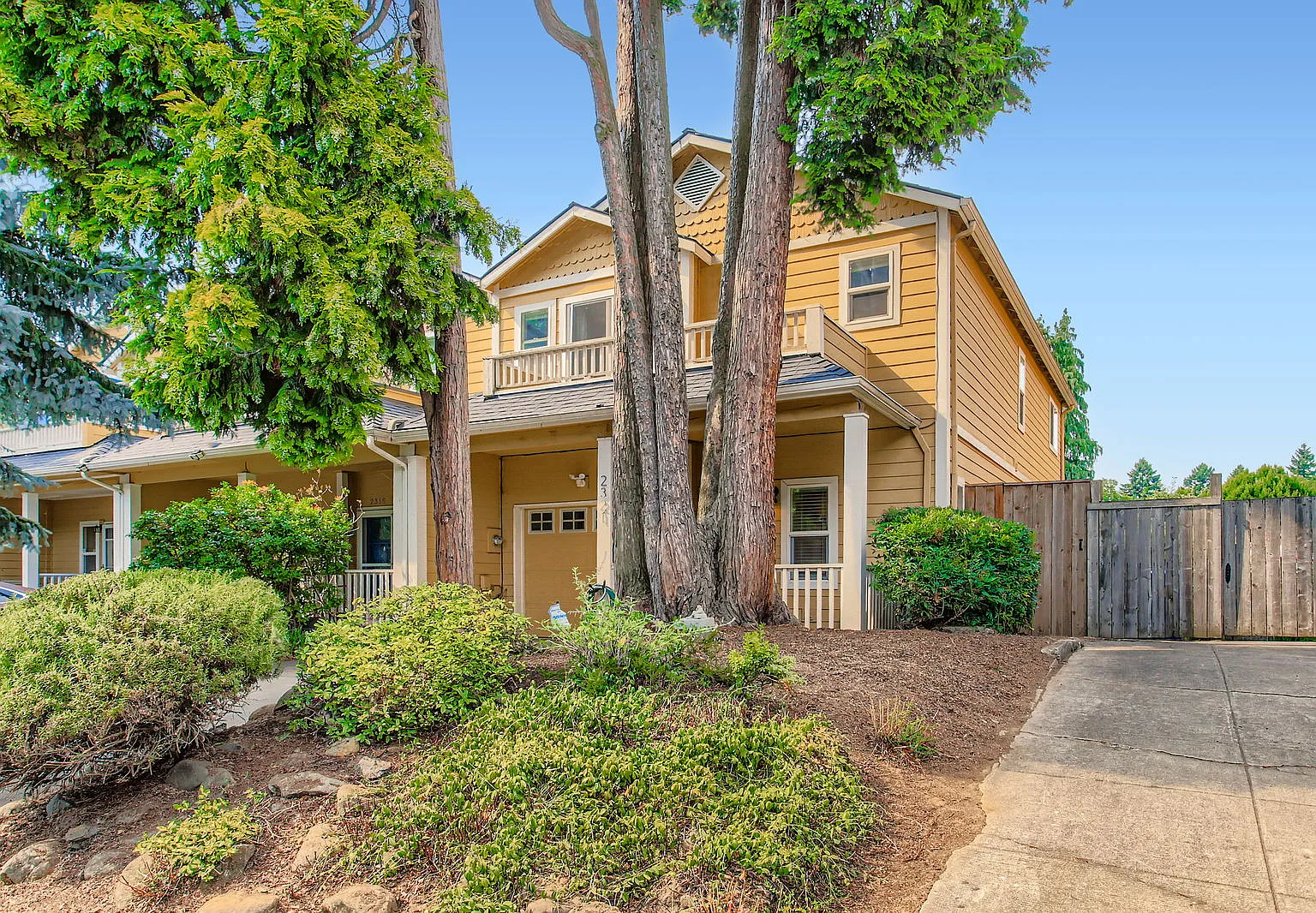 3 bed, 2.5 bath, 1628 sqft, $3,395 — Photo 2