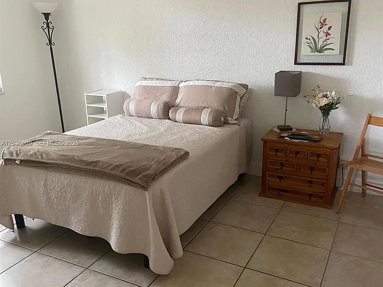 16184 Laurel Dr #204 — Photo 37