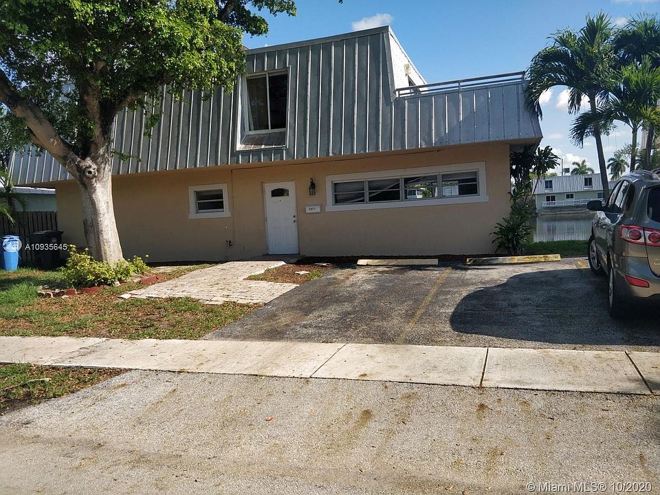 1st image of 1371 NE 40th Pl #1