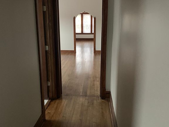 3rd image of 3419 N Hamlin Ave #3