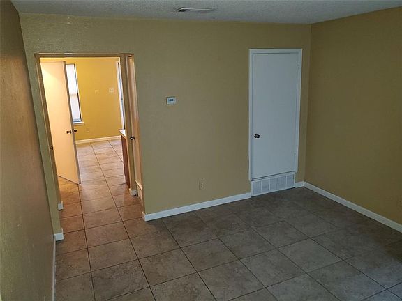 5th image of 724 Bluebonnet Dr APT C