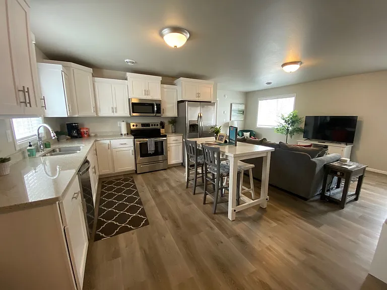 707 10th Ave N #2 — Photo 3