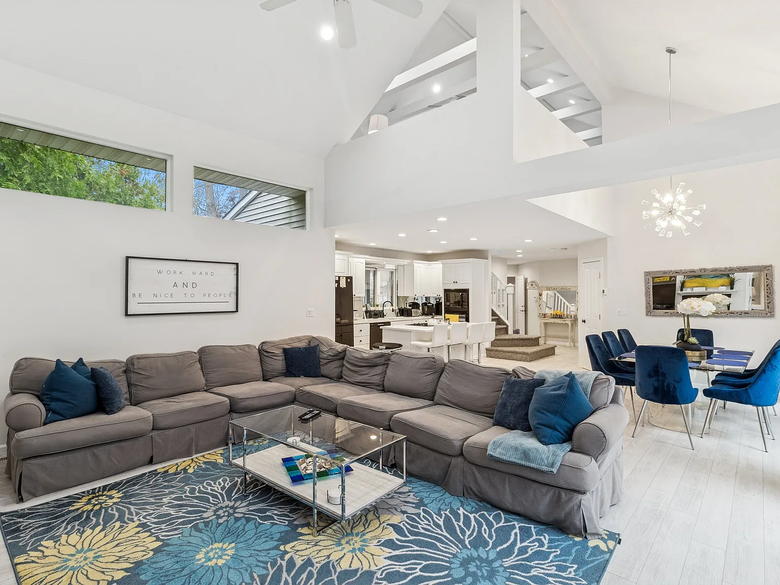 4 Bedroom plus Loft located in East Hampton Village Fringe — Photo 1