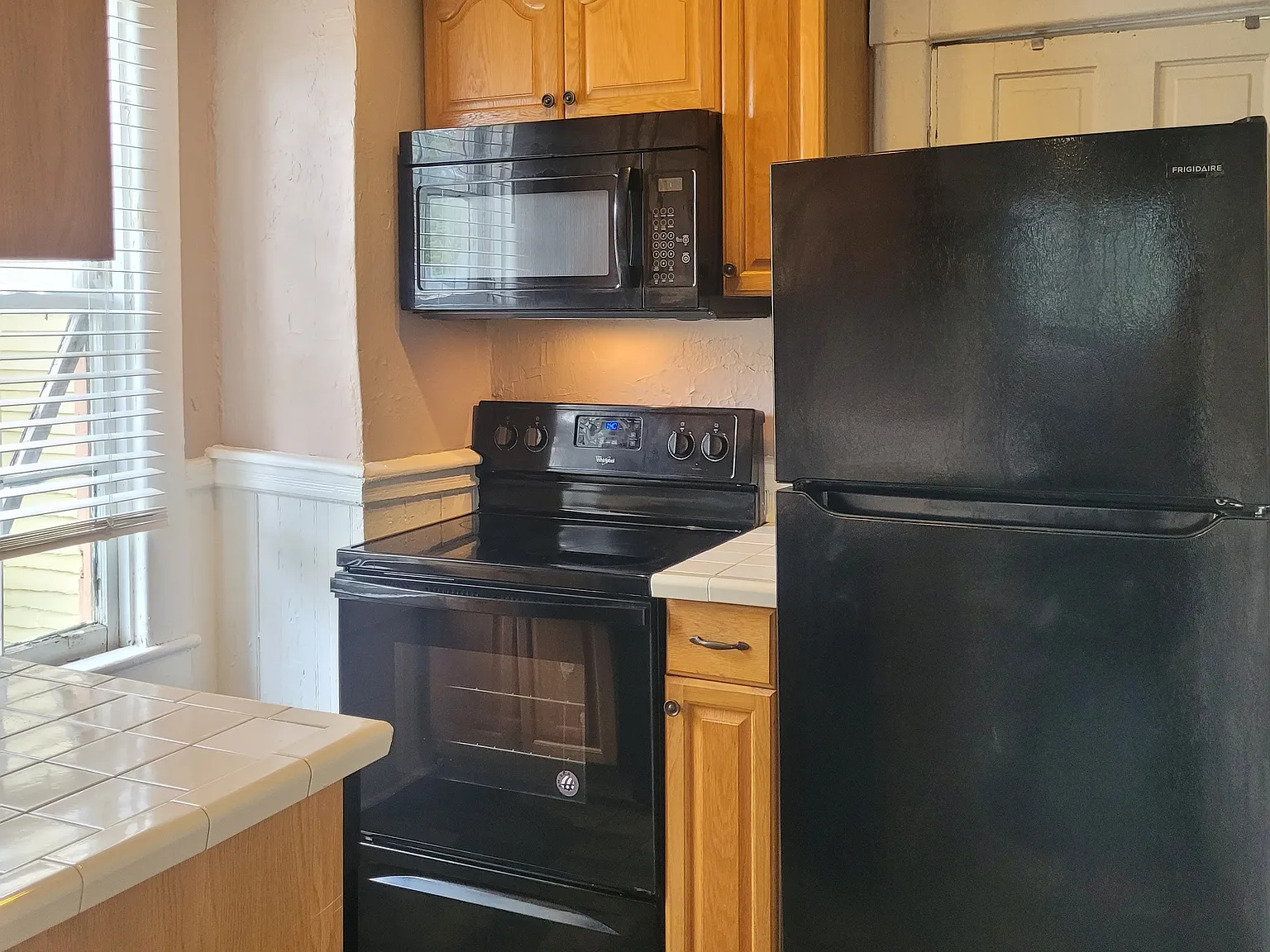 2 bed, 931 sqft, $1,650 — Photo 1