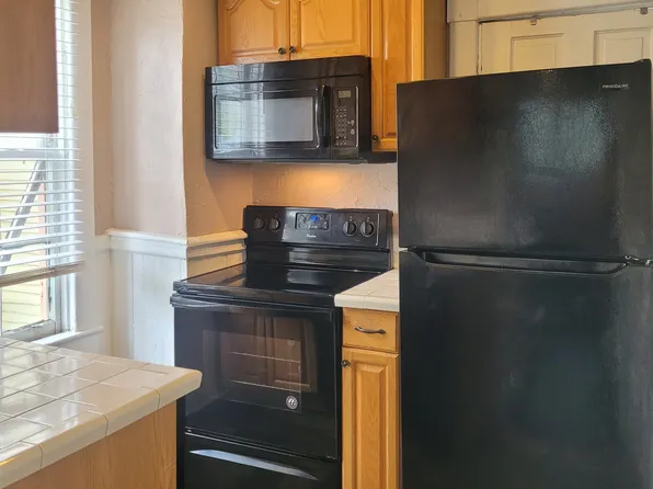 1215 Java Pl, Savannah, GA 31401