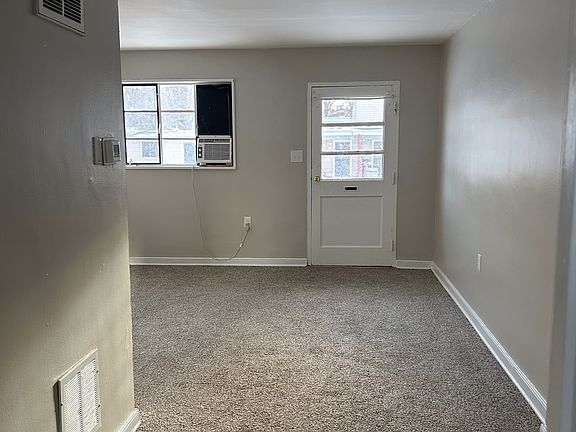 3rd image of 117 Holliday Dr #1