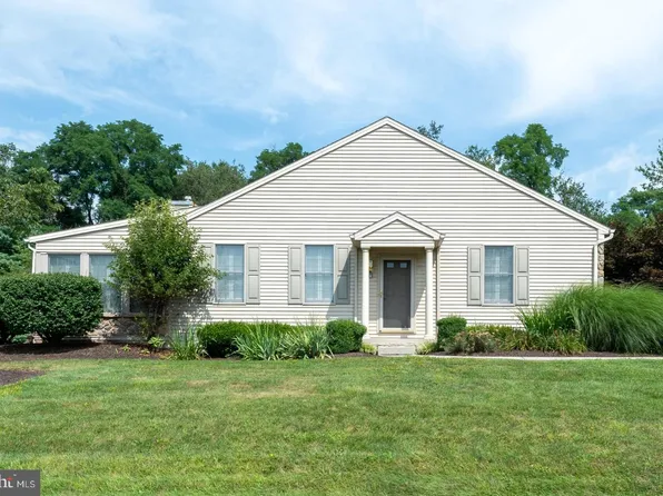 1001 Saint Andrews Ct, Mechanicsburg, PA 17050
