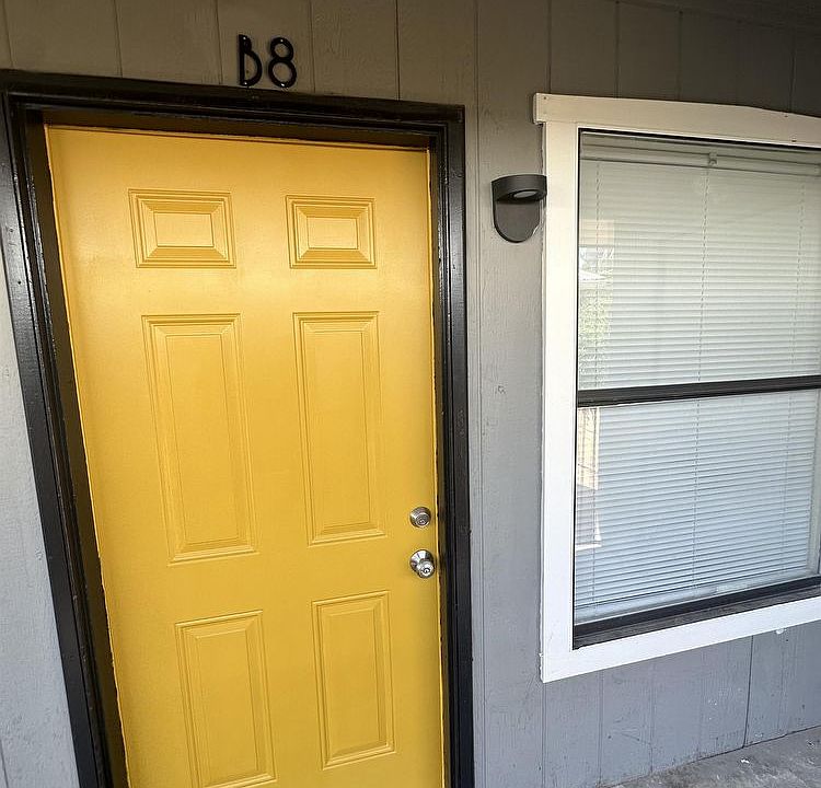 1st image of 420 Vermont St NE #4