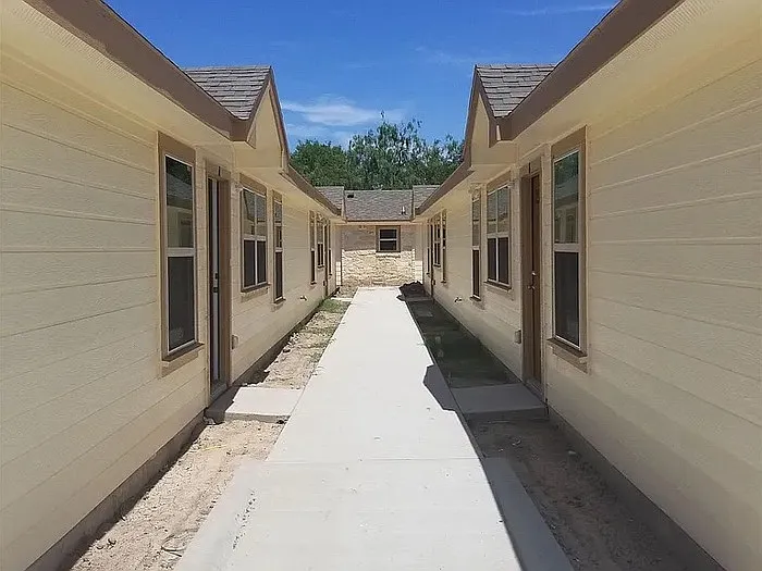 2 bed, 2.0 bath, $825 — Photo 2