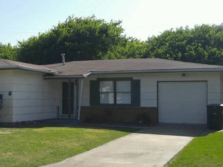 19 Lyncrest Dr — Photo 1