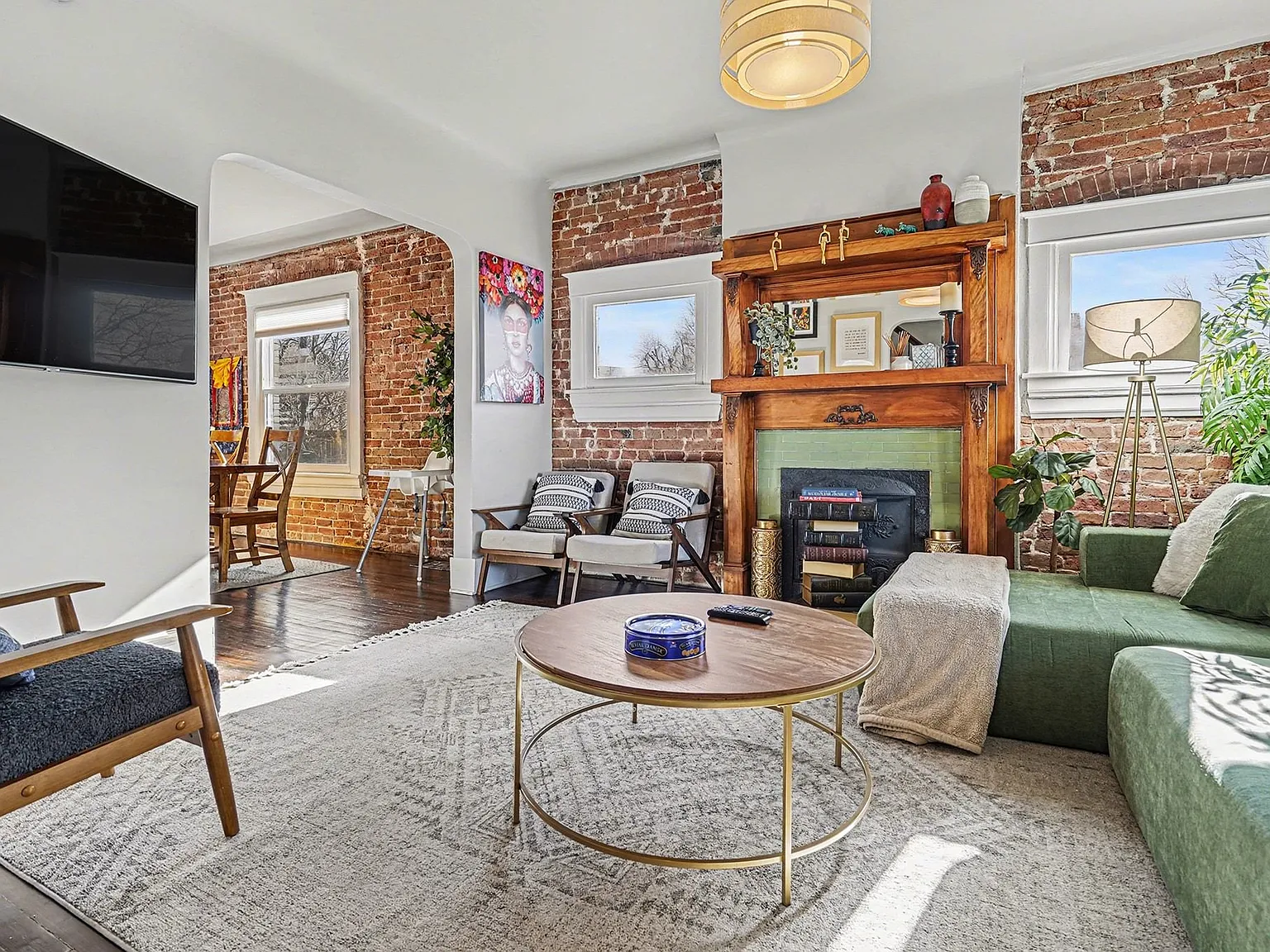 5 bed, 2100 sqft, $4,000 — Photo 2