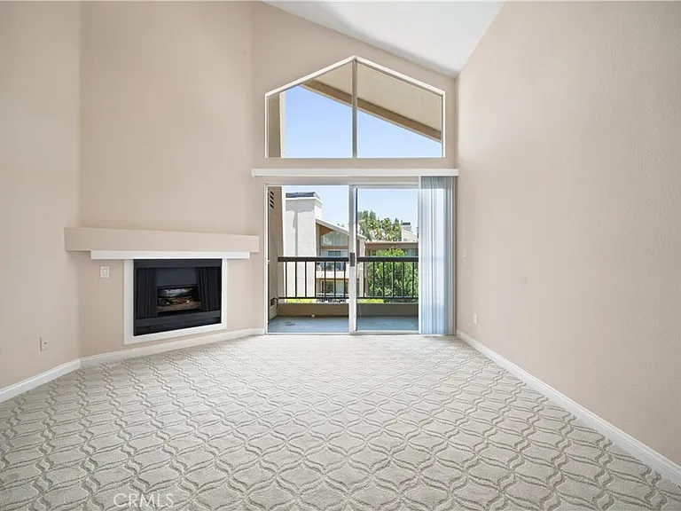 5540 Owensmouth Ave #306 — Photo 3