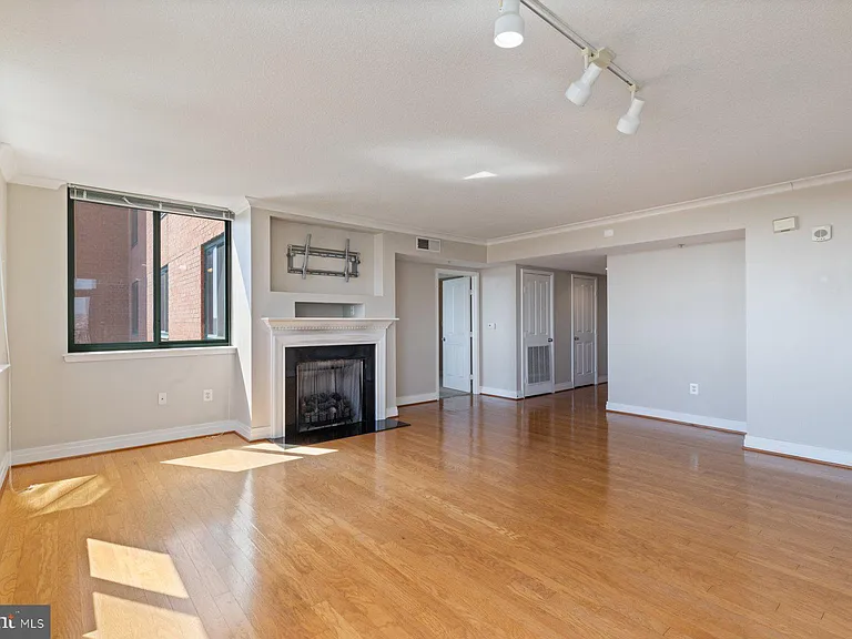 414 Water St #2512 — Photo 6
