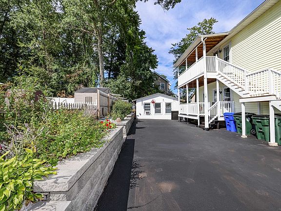 2nd image of 424 Gold Street