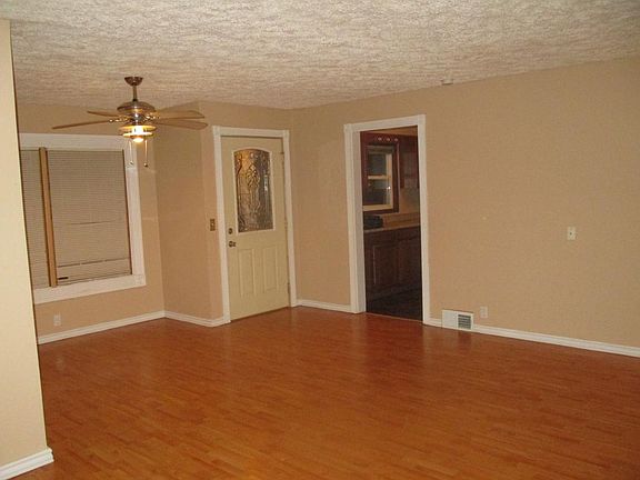 2nd image of 1015 Woodbine Ave
