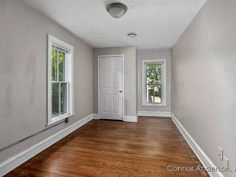 469 Crescent St NE — Photo 5