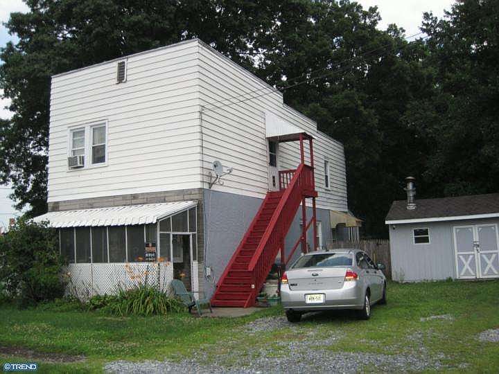 2nd image of 253 Cedar St