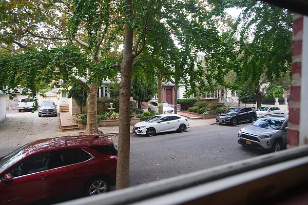 Rented by Norman Raindel, LREB | media 53