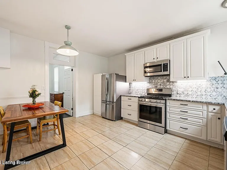 722 Camp St — Photo 8