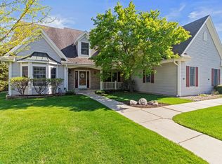 6961 W Pineberry Rdg, Franklin, WI 53132