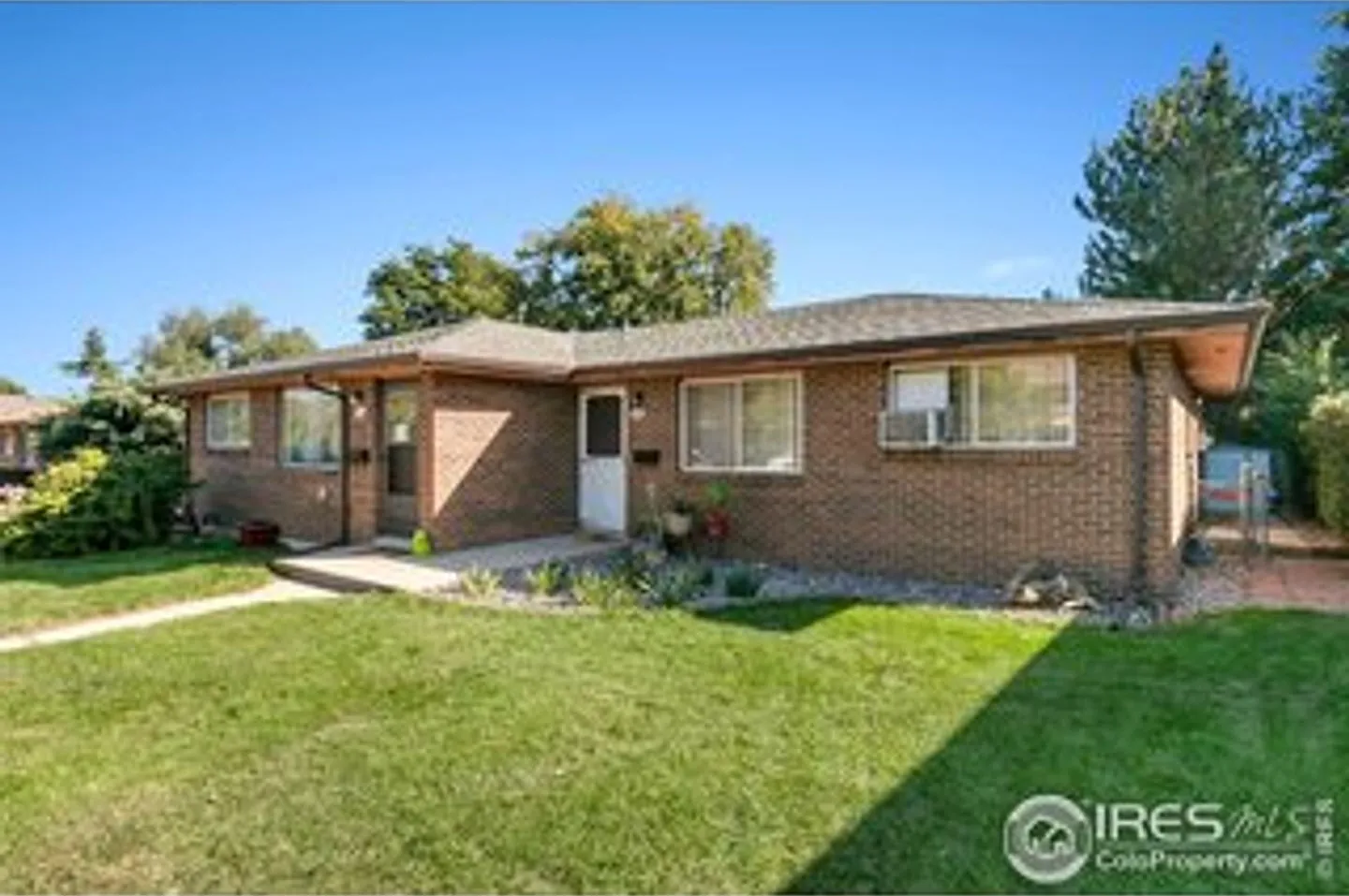 33 35 Denver Way — Photo 1