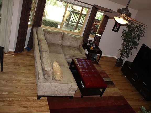 Hardwood & high ceilings