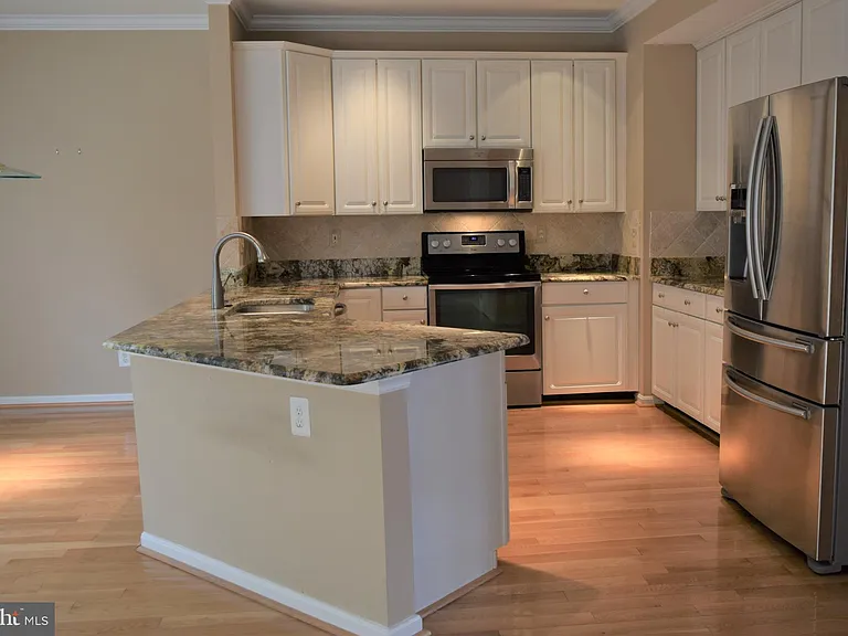 8933 Royal Astor Way — Photo 15