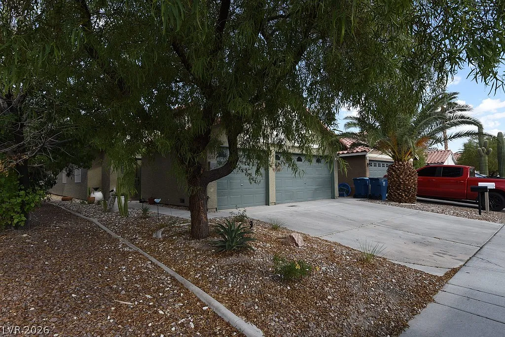 3 bed, 2.0 bath, 1932 sqft, $3,300 — Photo 2