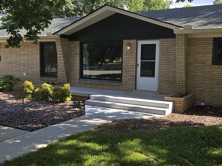 1003 Greenhill St — Photo 1