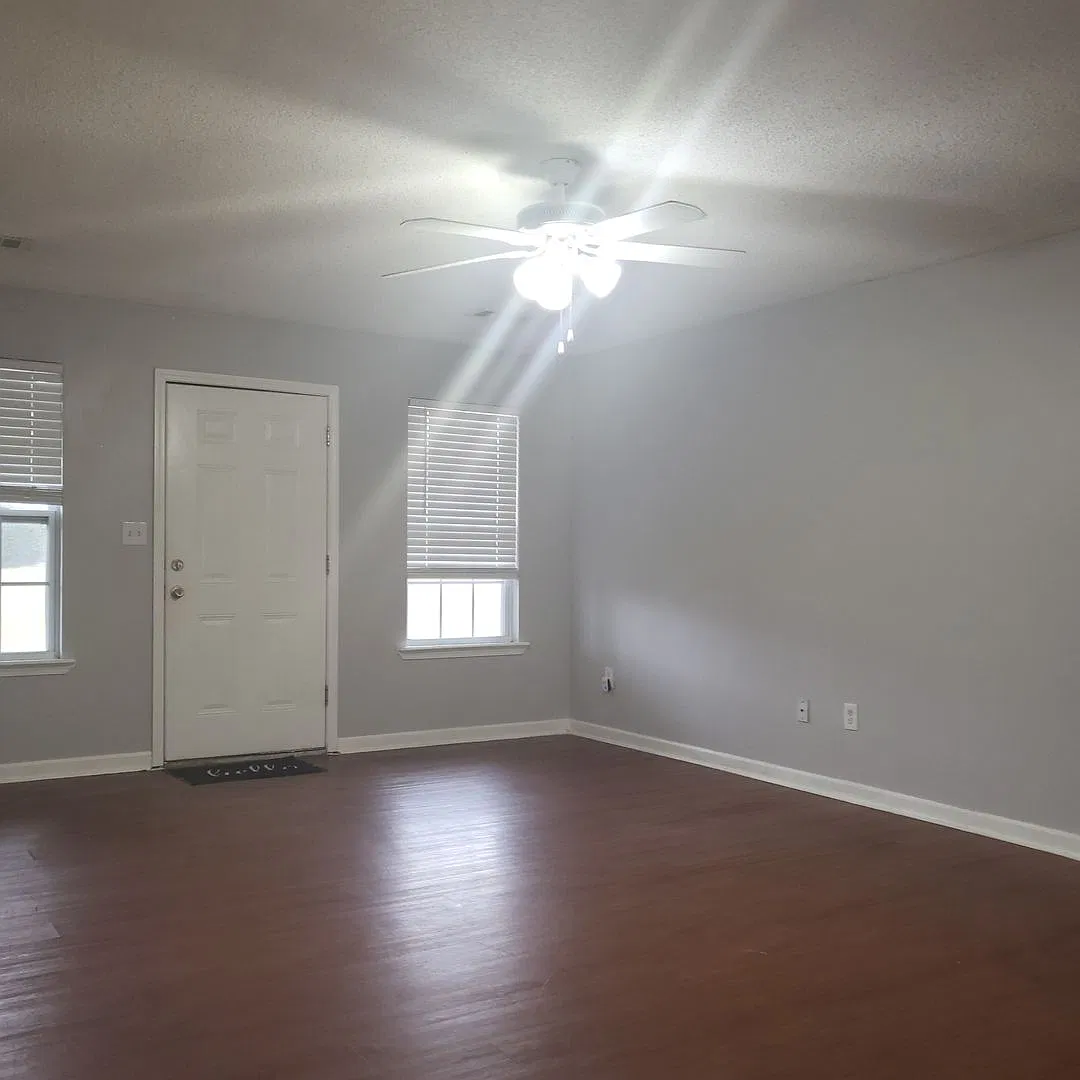 714 Macey — Photo 2