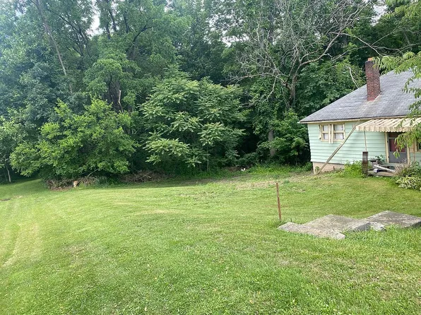 1715 Hoffman Ave, Ellwood City, PA 16117