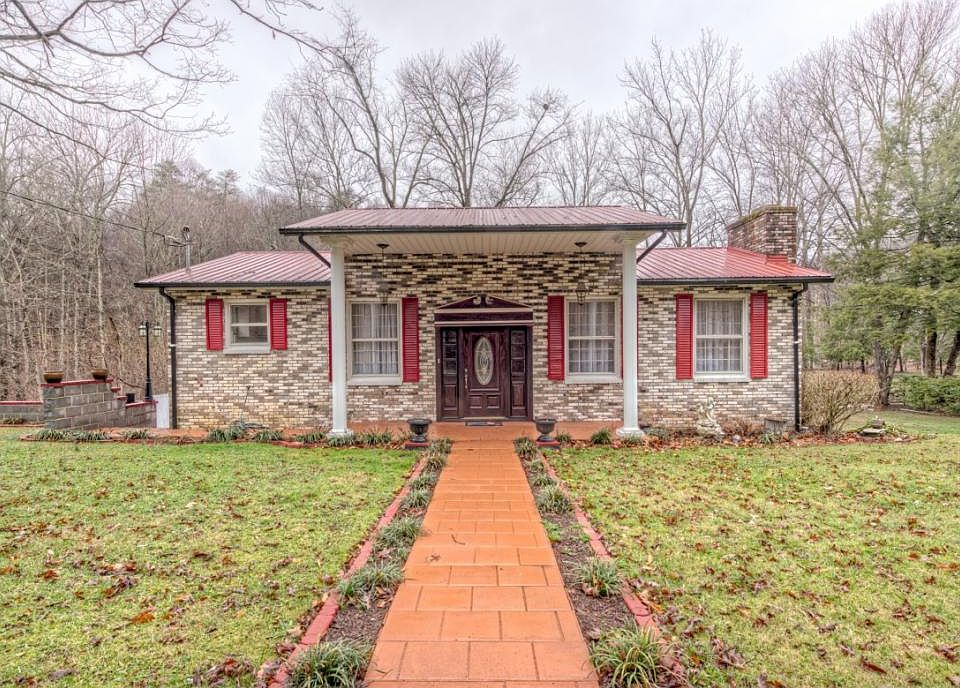 1st image of 275 Pine Circle Dr