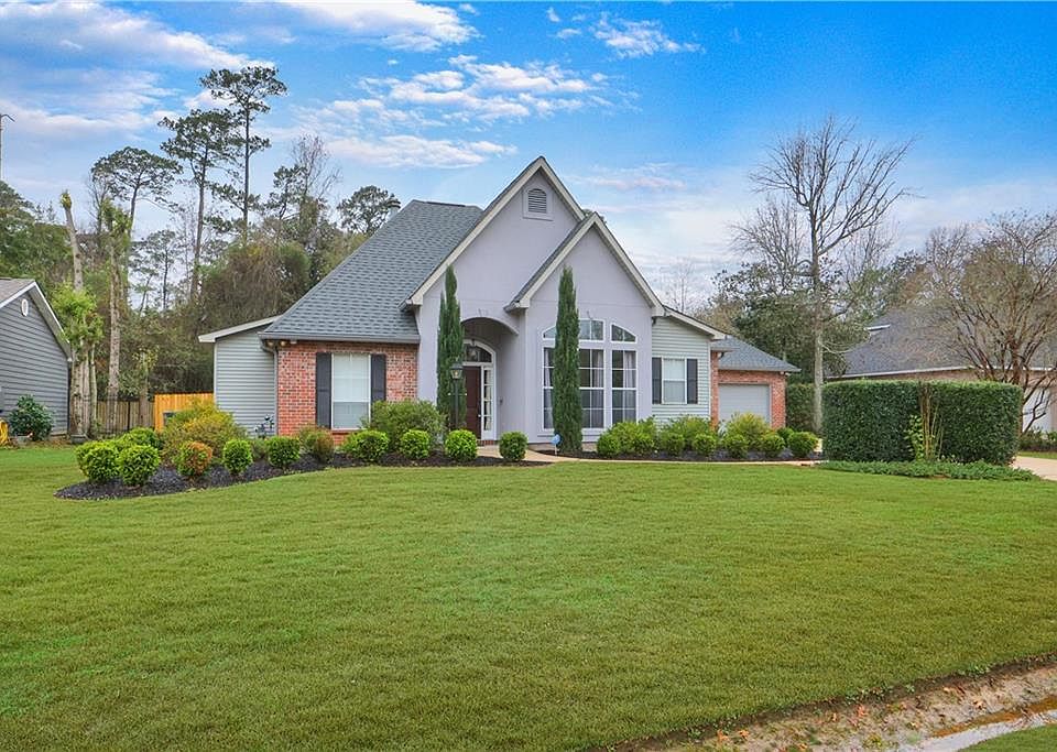 1st image of 1090 Rue Chinon