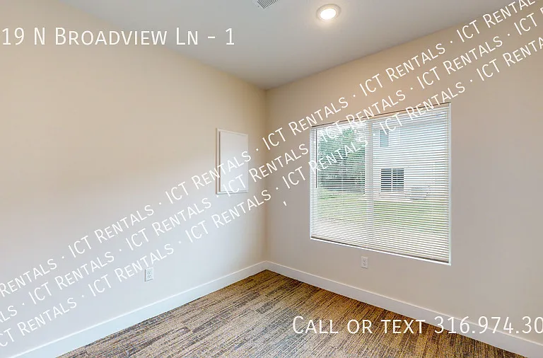 1119 N Broadview Ln #1 — Photo 4
