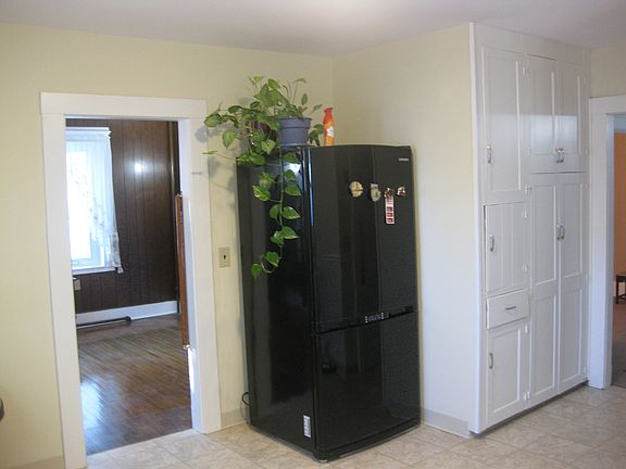 5th image of 35 Hovey St