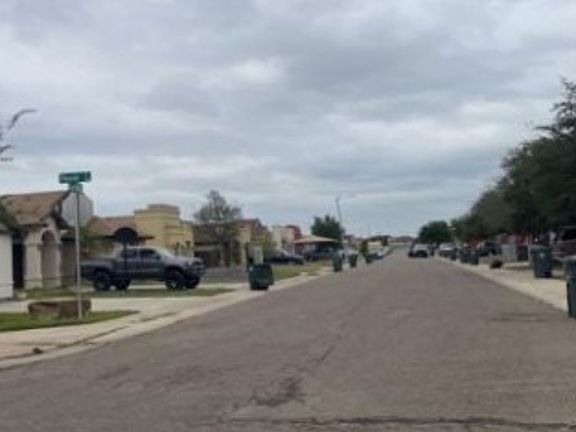 Exterior Neighborhood (street photo)