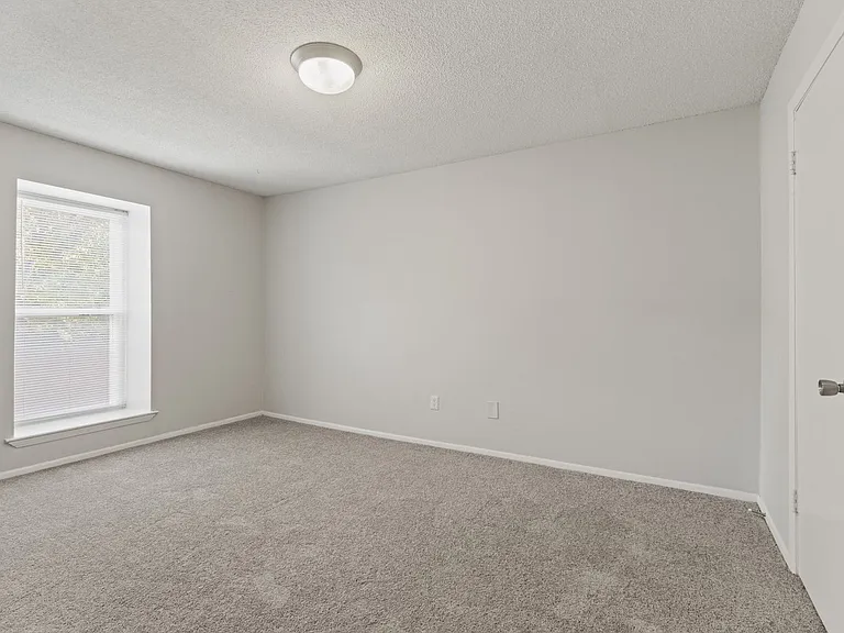 Hickory Ridge Apartments — Photo 17