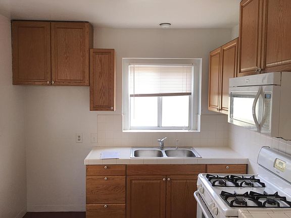 5th image of 2118 Cabrillo Ave APT C